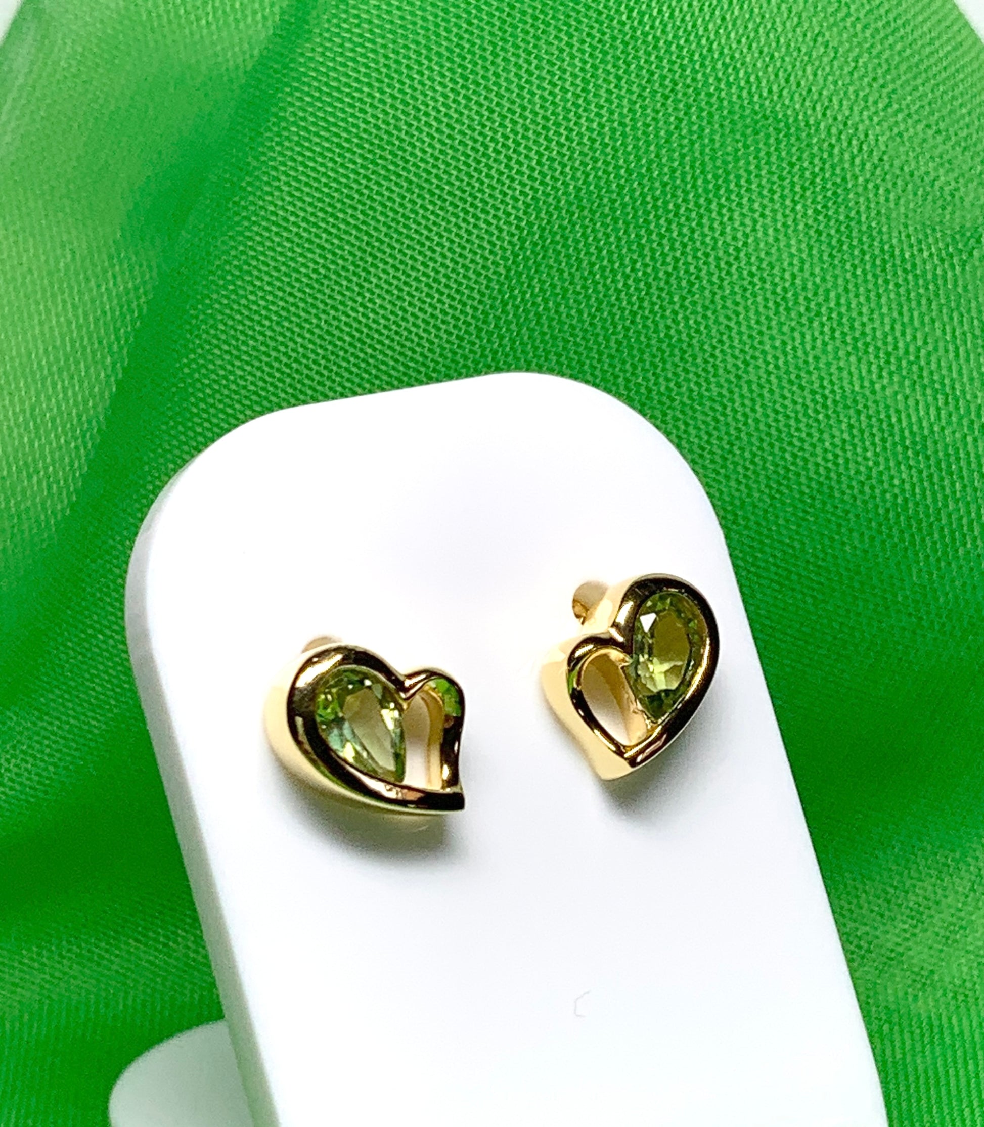 Real green peridot heart shaped stud earrings sterling silver gilt gold plated