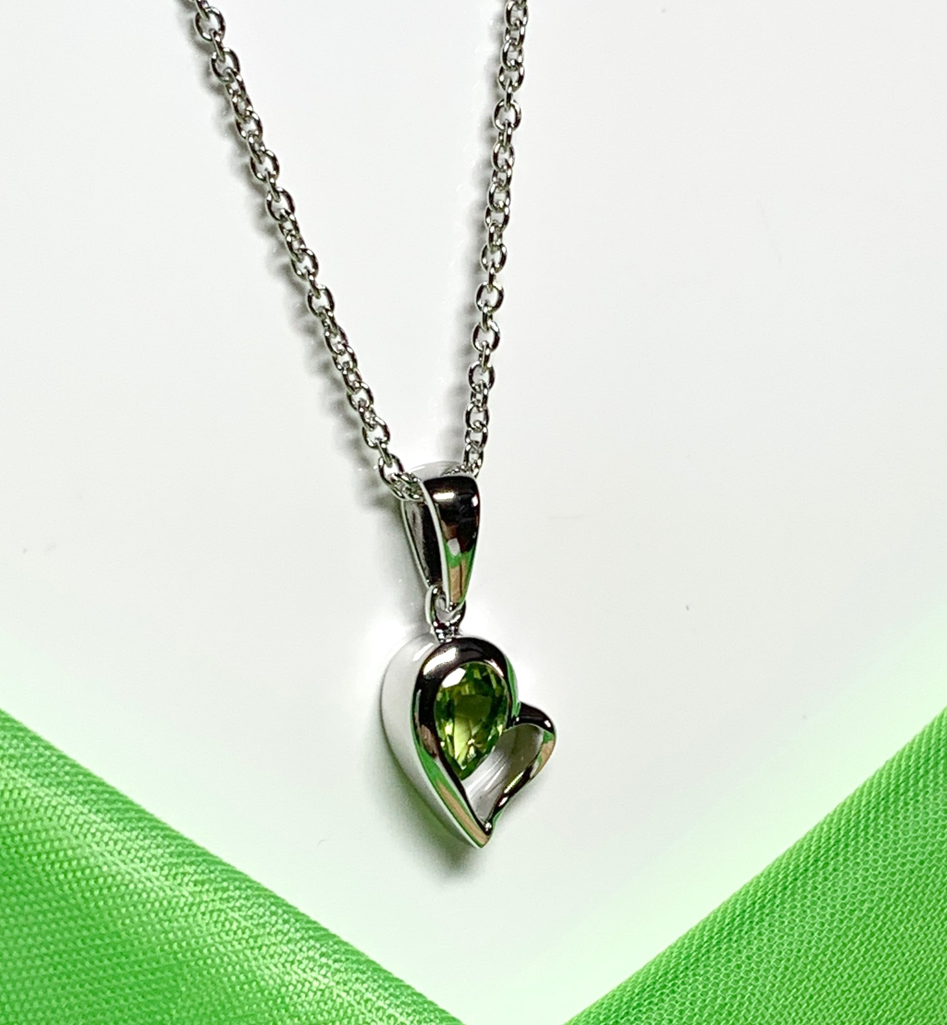 Real green peridot heart shape necklace pendant sterling silver