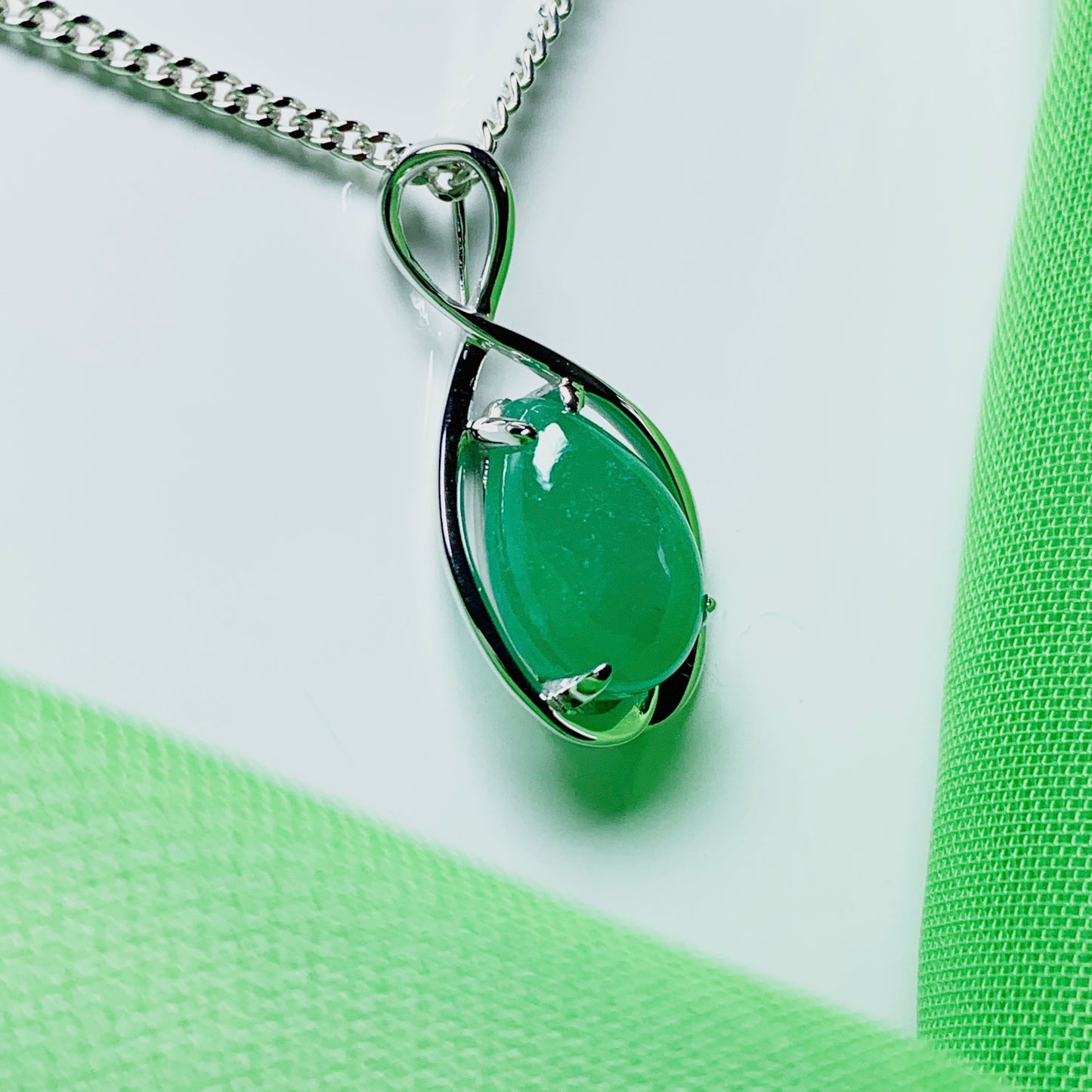 Real jade necklace green pear teardrop shaped pendant white gold