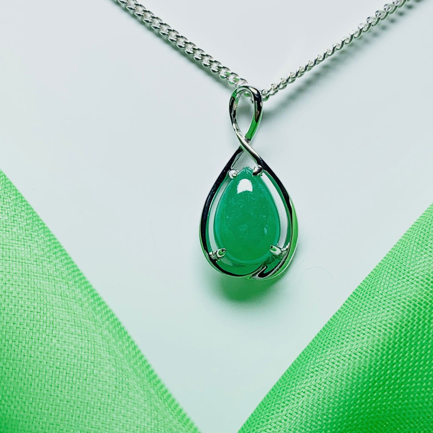 Real jade necklace green pear teardrop shaped pendant white gold