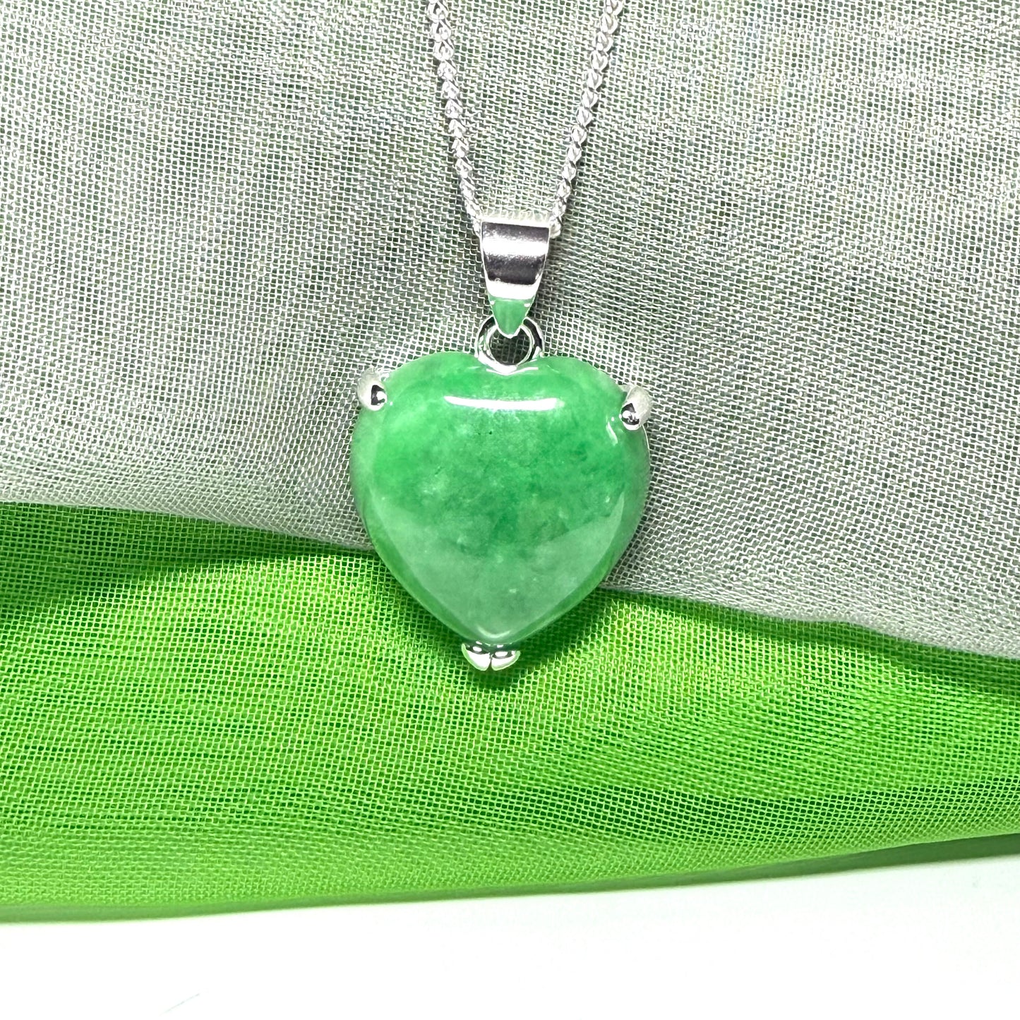 A really stunning pendant real green jade necklace heart shaped sterling silver including chain
