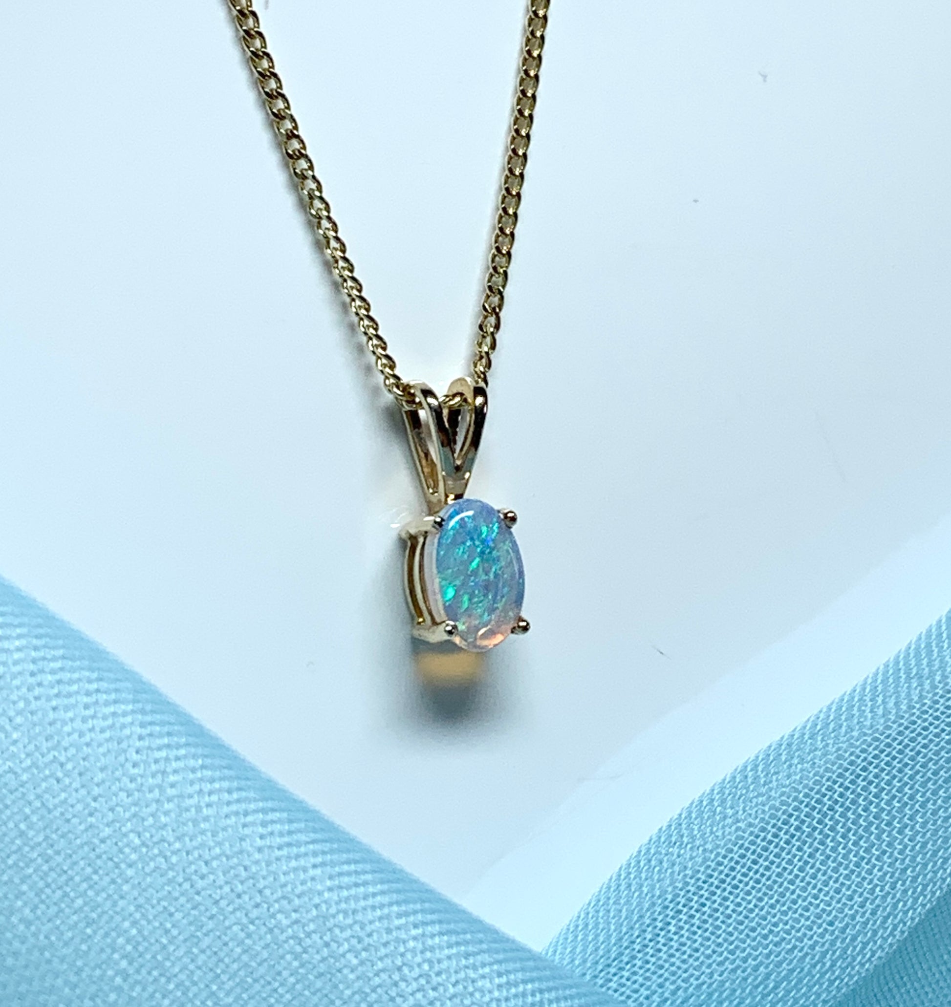 Real opal pendant oval cut yellow gold