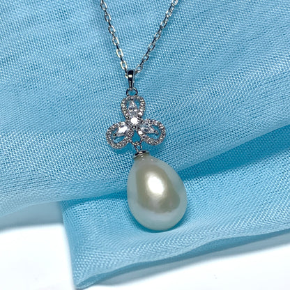 Real pearl fancy necklace sparkling pendant