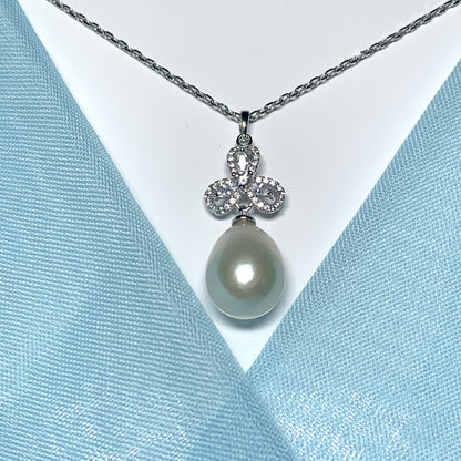 Real pearl fancy necklace sparkling pendant