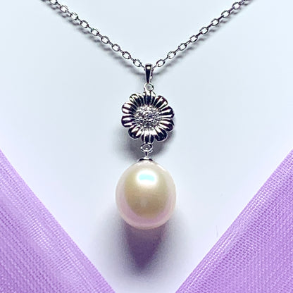 Real pearl flower necklace sparkling pendant