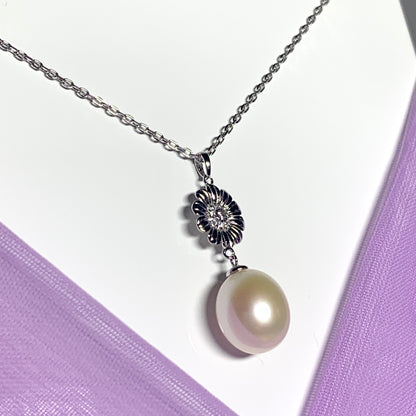 Real pearl flower necklace sparkling pendant