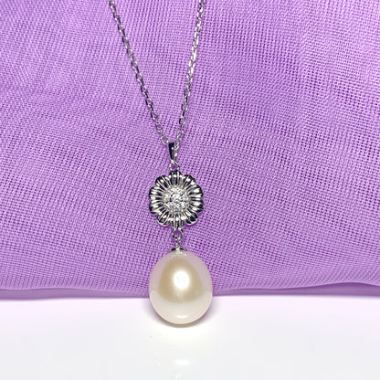 Real pearl flower necklace sparkling pendant