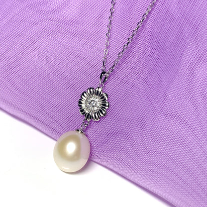 Real pearl flower necklace sparkling pendant