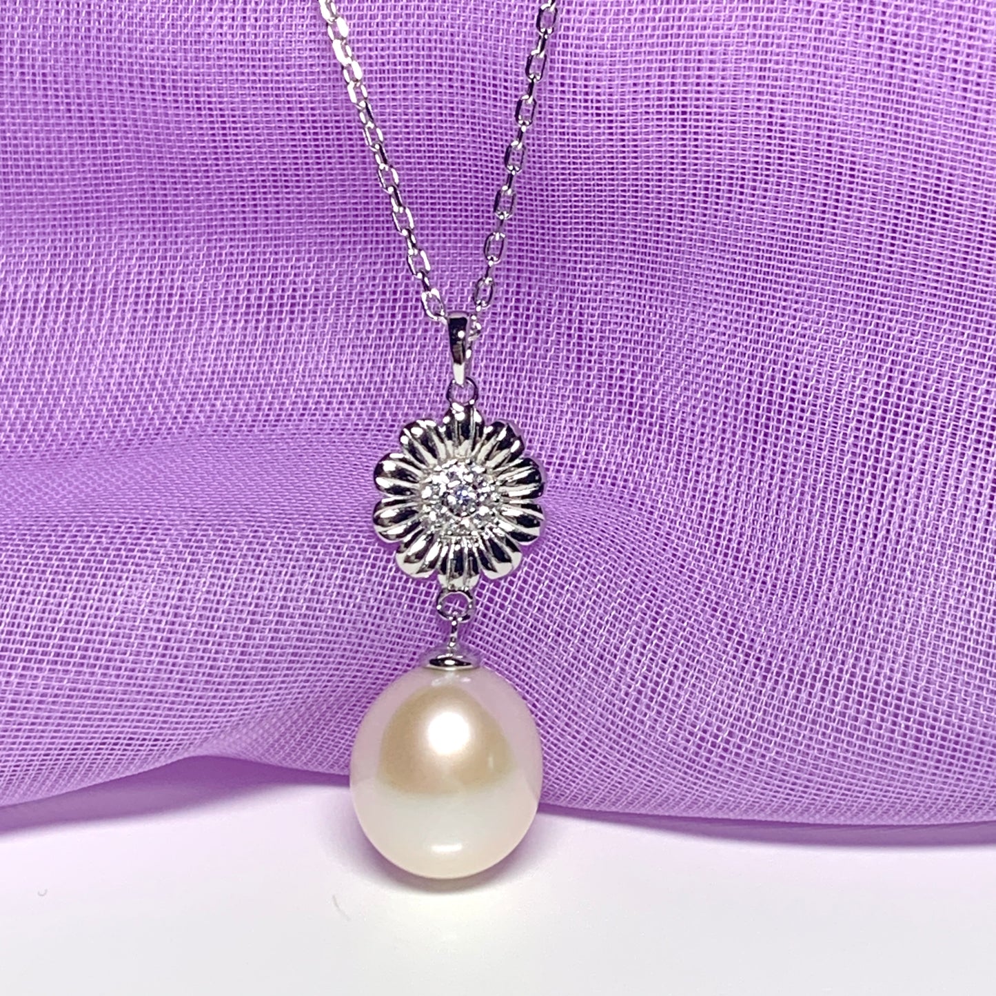 Real pearl flower necklace sparkling pendant