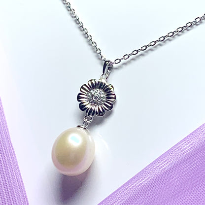 Real pearl flower necklace sparkling pendant