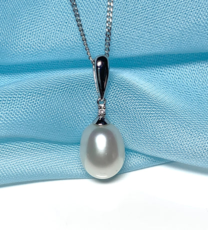 Real pearl pendant and diamond real freshwater cultured oval white gold pendant