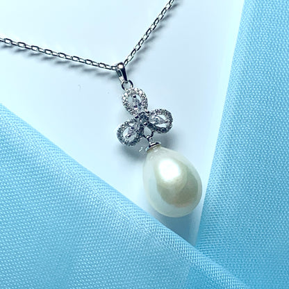 Real pearl fancy necklace sparkling pendant