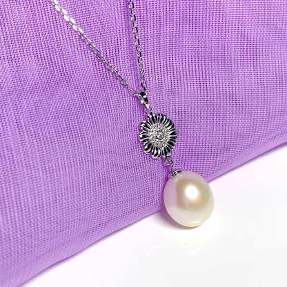 Real pearl flower necklace sparkling pendant