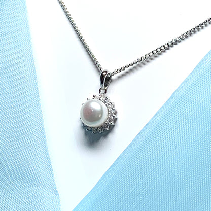 Real pearl round necklace sparkling pendant