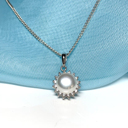 Real pearl round necklace sparkling pendant