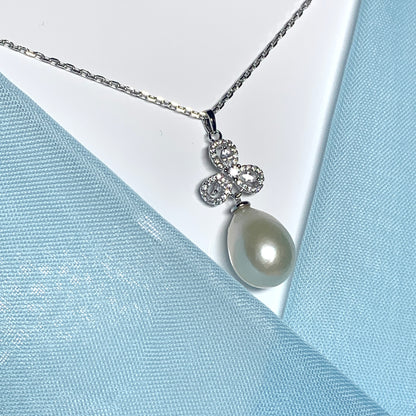 Real pearl fancy necklace sparkling pendant