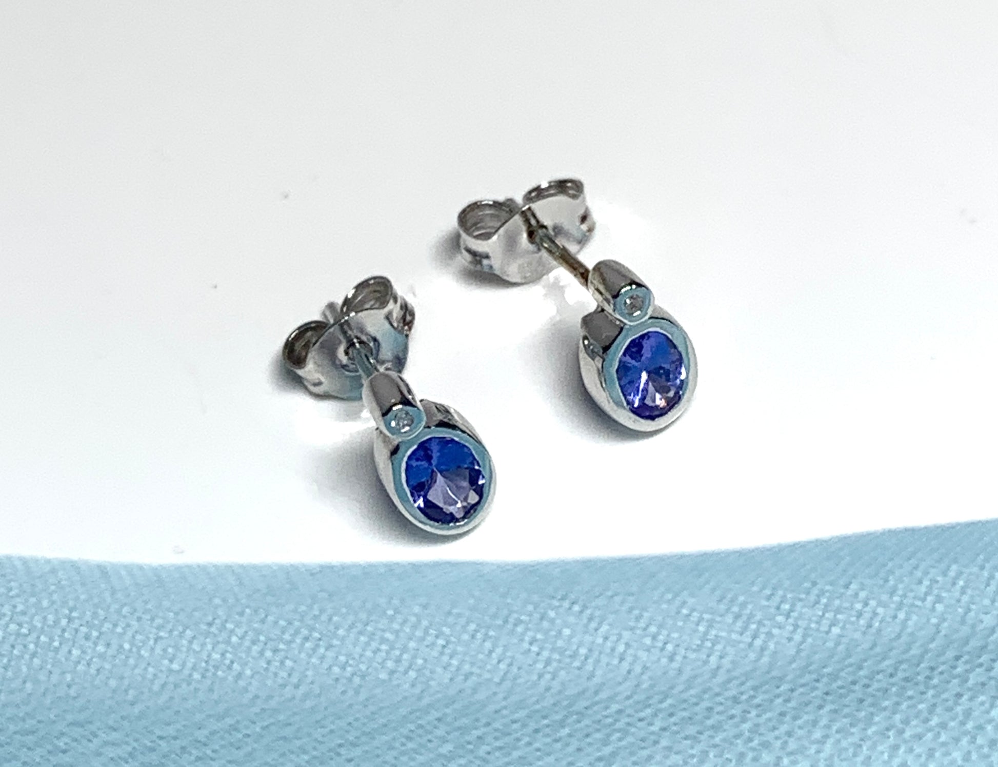 Real tanzanite and diamond white gold stud earrings