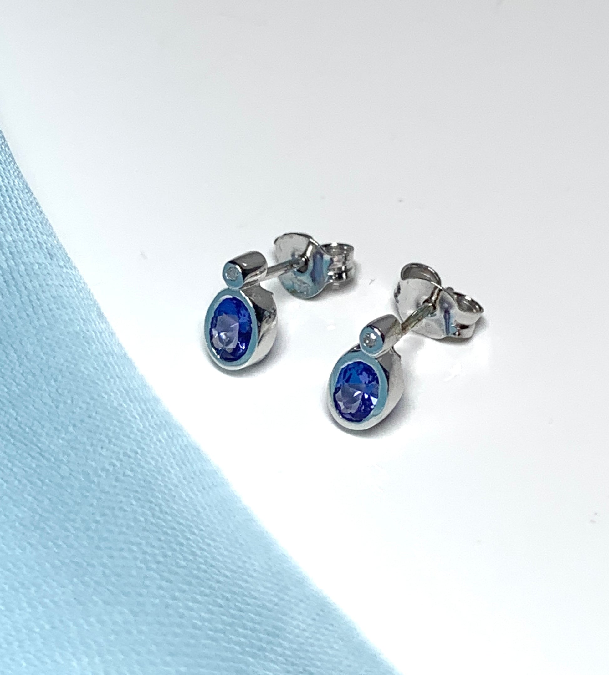 Real tanzanite and diamond white gold stud earrings