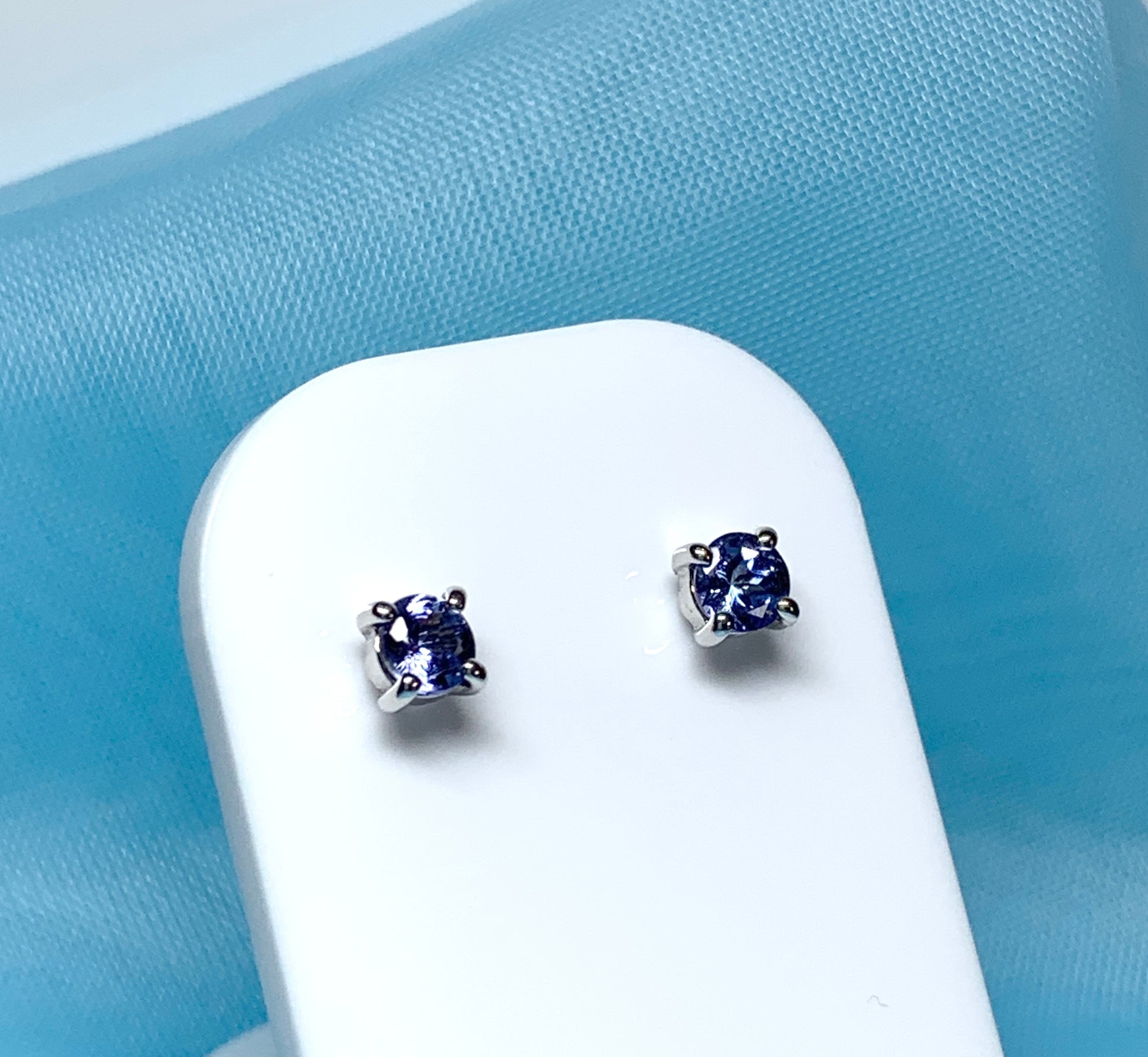 Real tanzanite round white gold round stud earrings