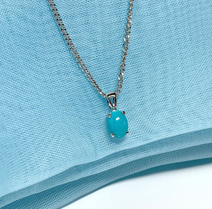 Real turquoise oval white gold necklace