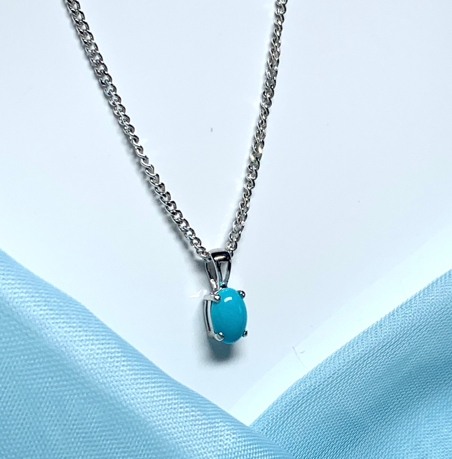 Real turquoise oval white gold necklace