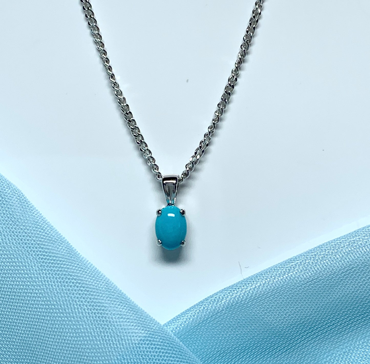 Real turquoise oval white gold necklace