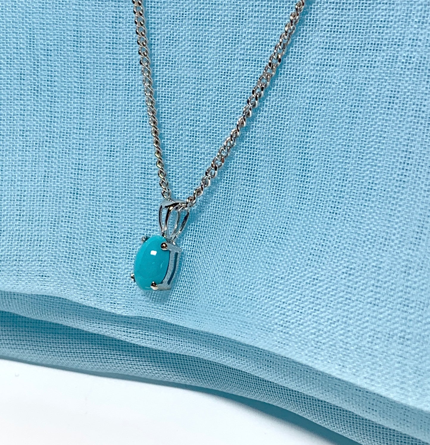 Real turquoise oval white gold necklace