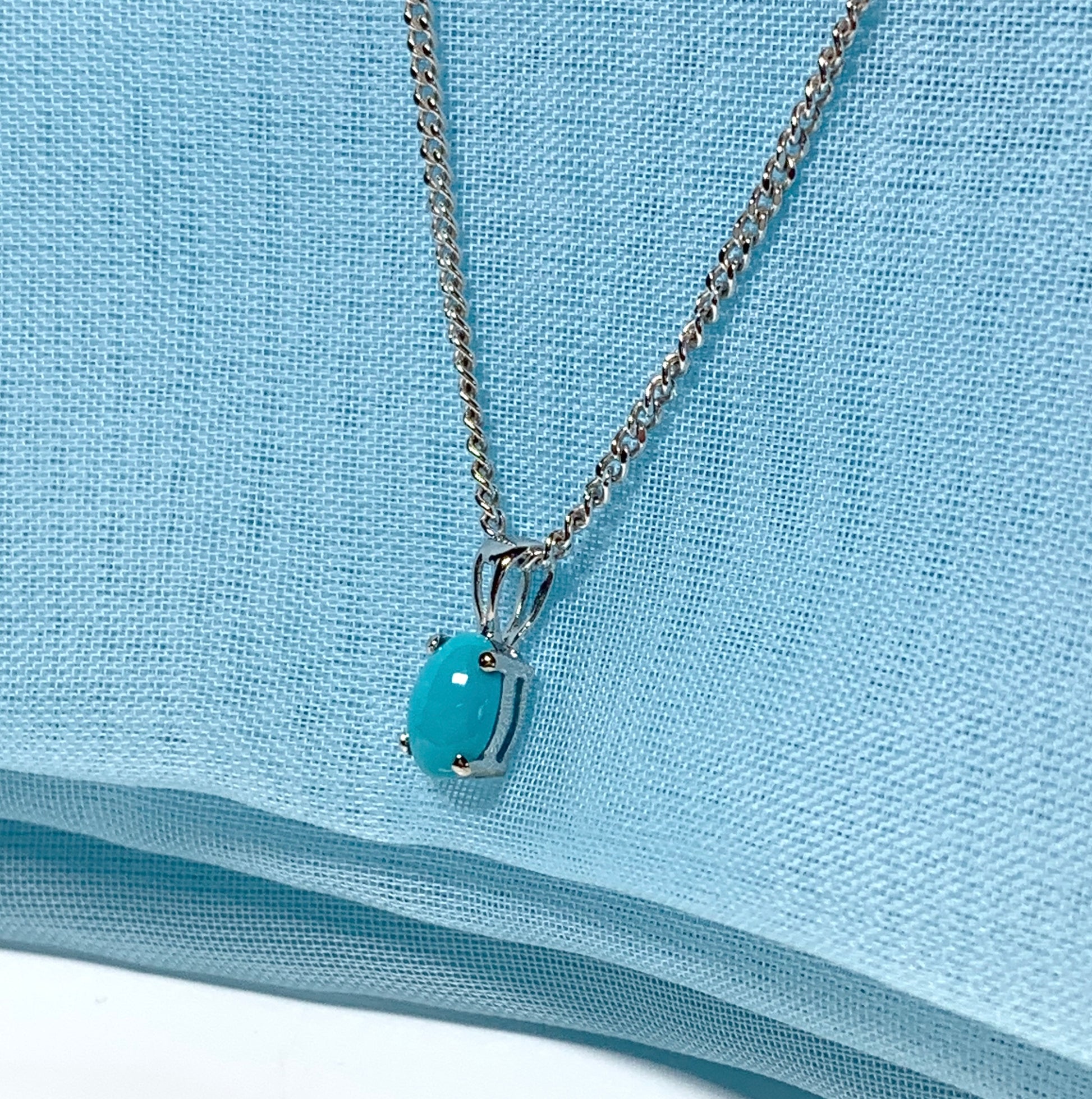 Real turquoise oval white gold necklace