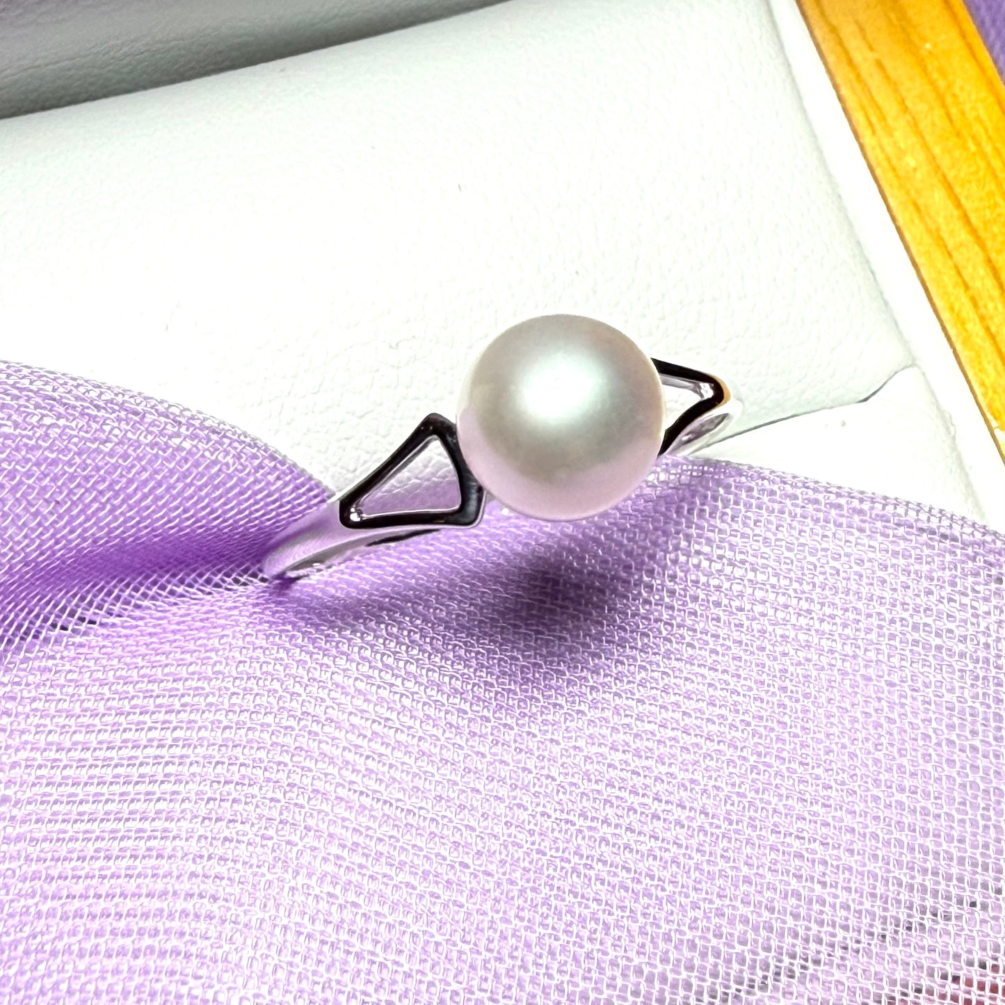 Round real cultured single pearl ring with an open shoulder design white gold