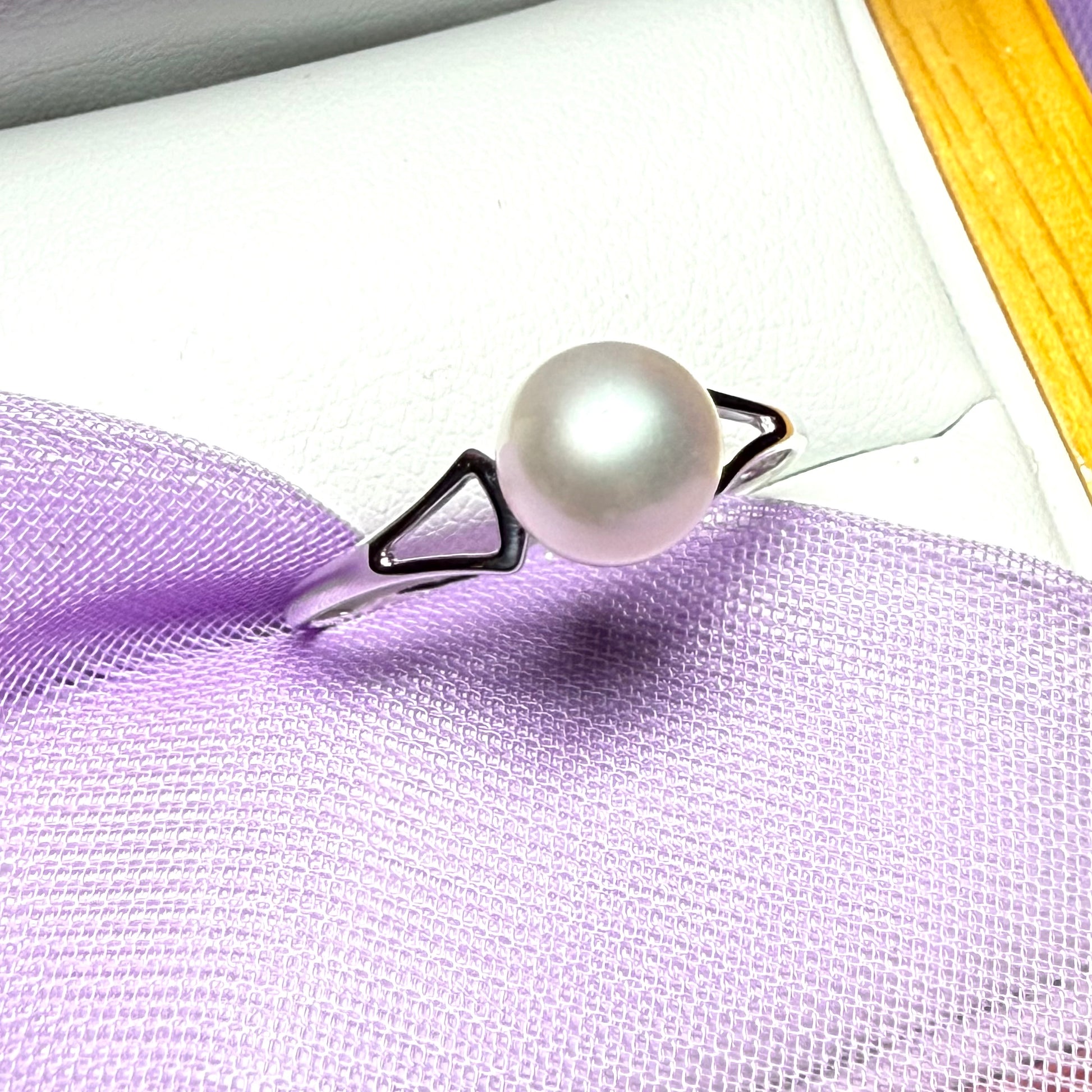 Round real cultured single pearl ring with an open shoulder design white gold