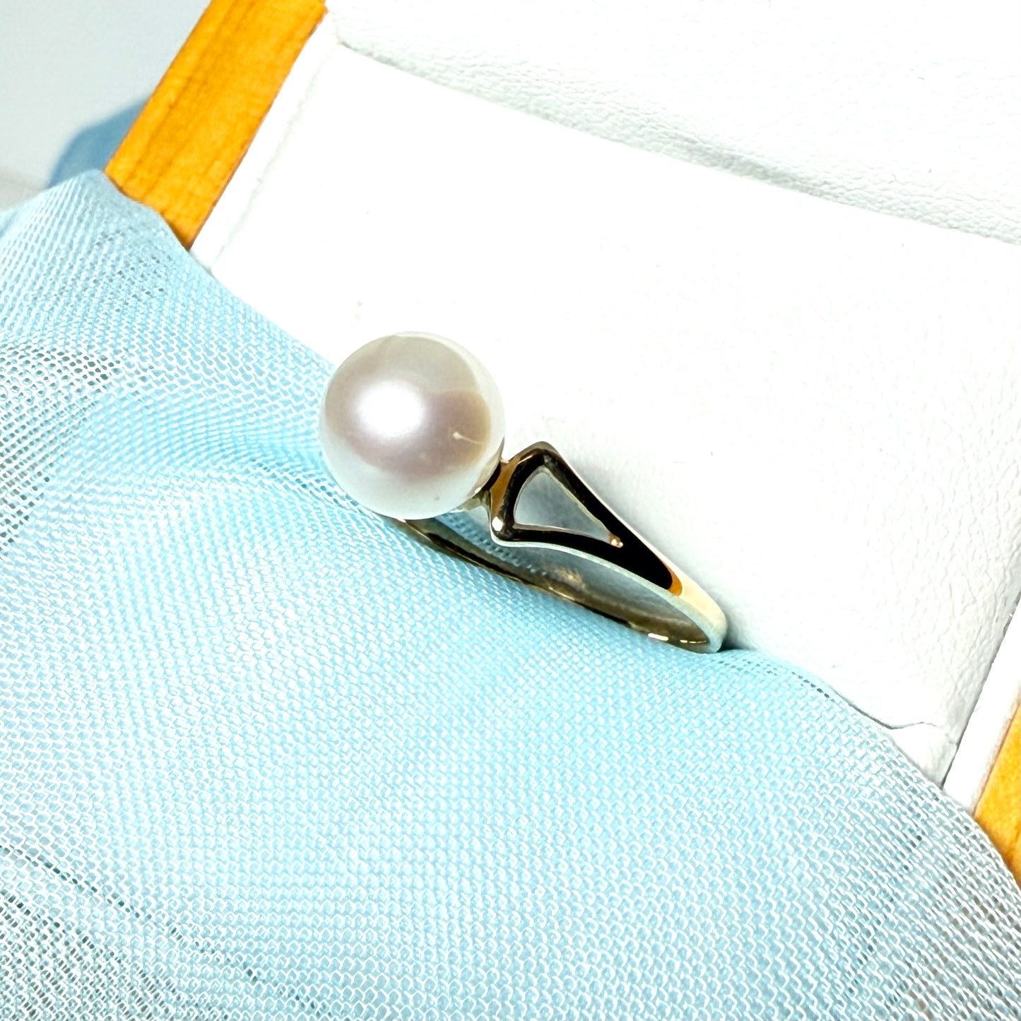 Round real cultured single pearl ring with an open shoulder design yellow gold