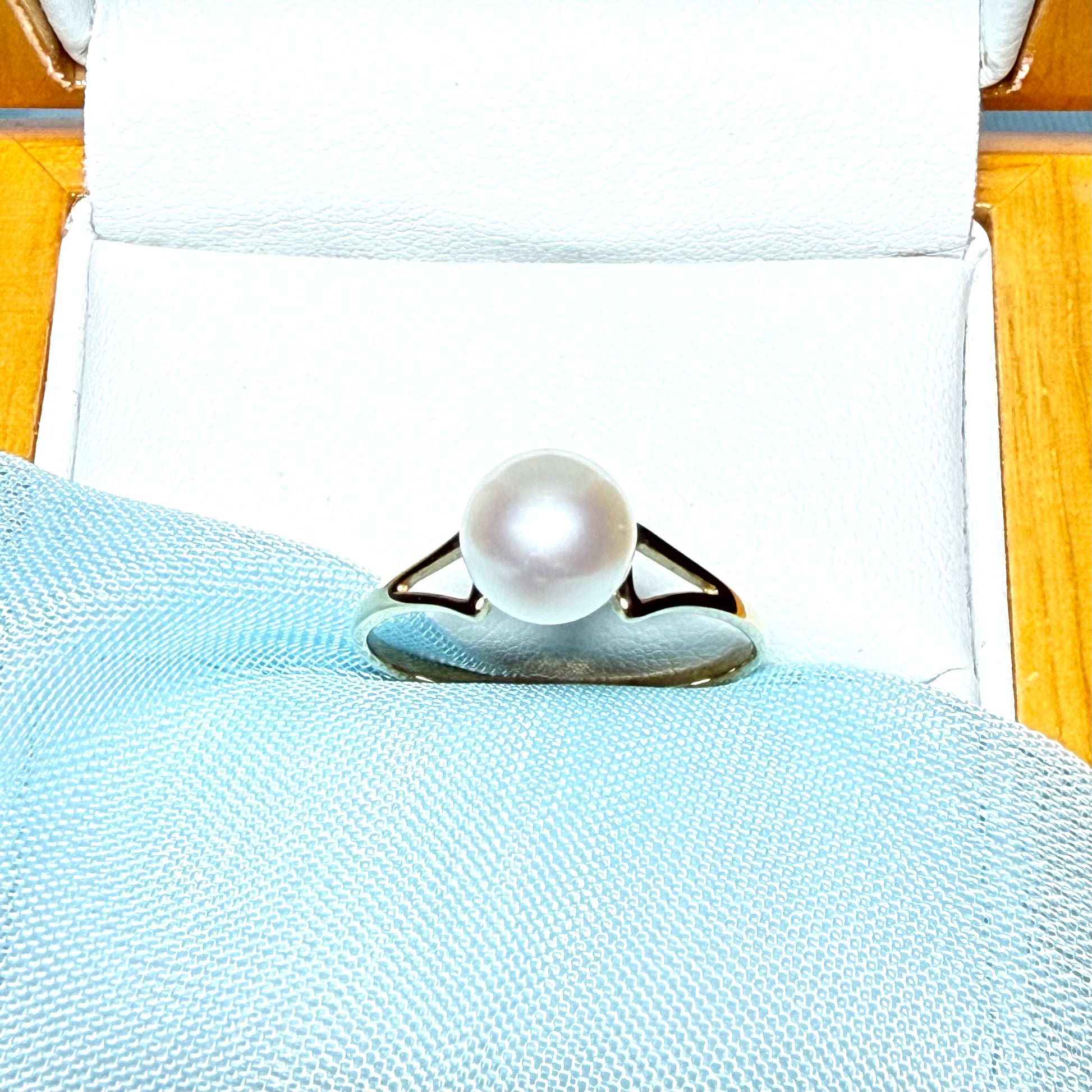 Round real cultured single pearl ring with an open shoulder design yellow gold