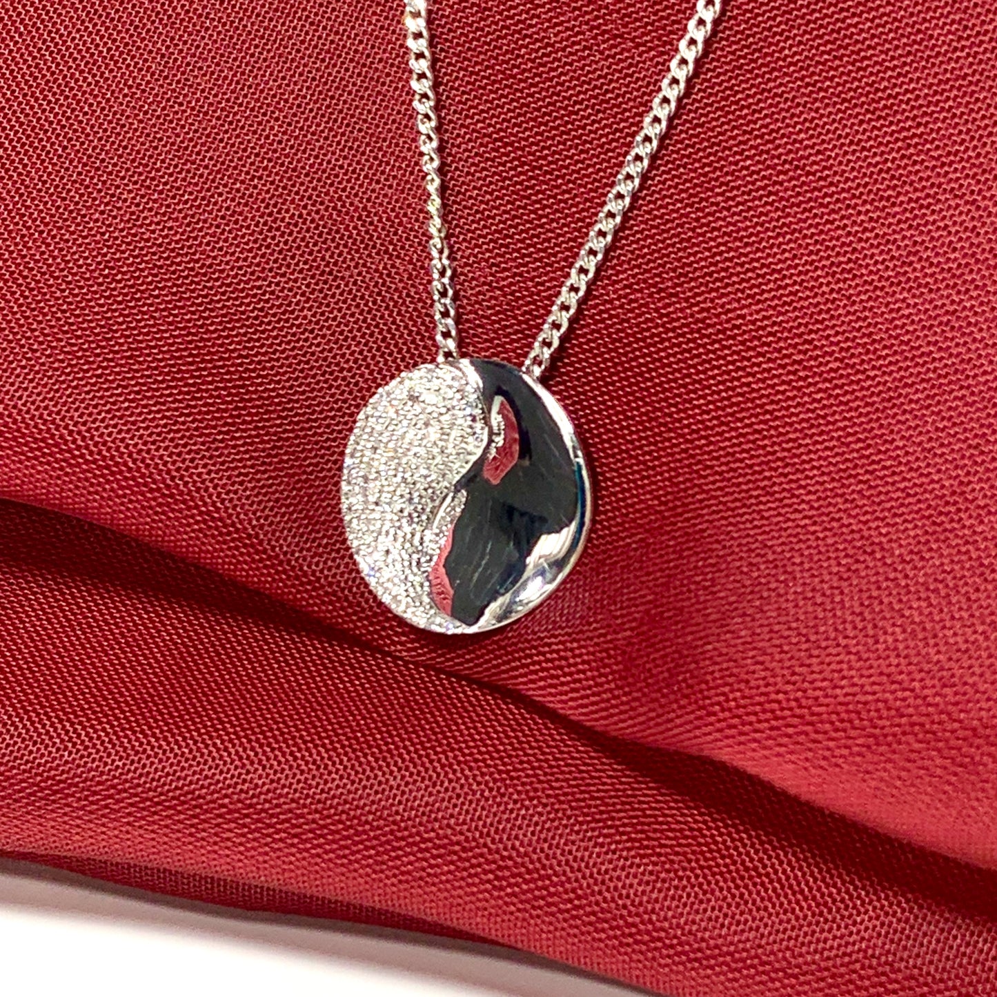 Round real diamond sparkling pendant necklace