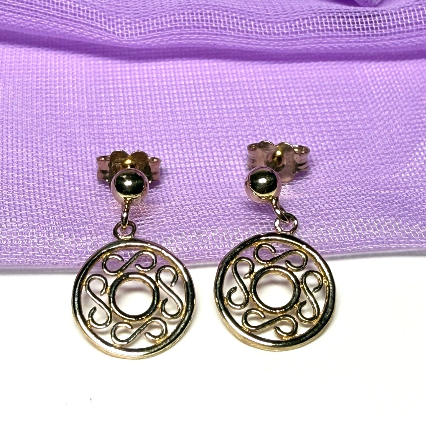 Round yellow gold drop earrings