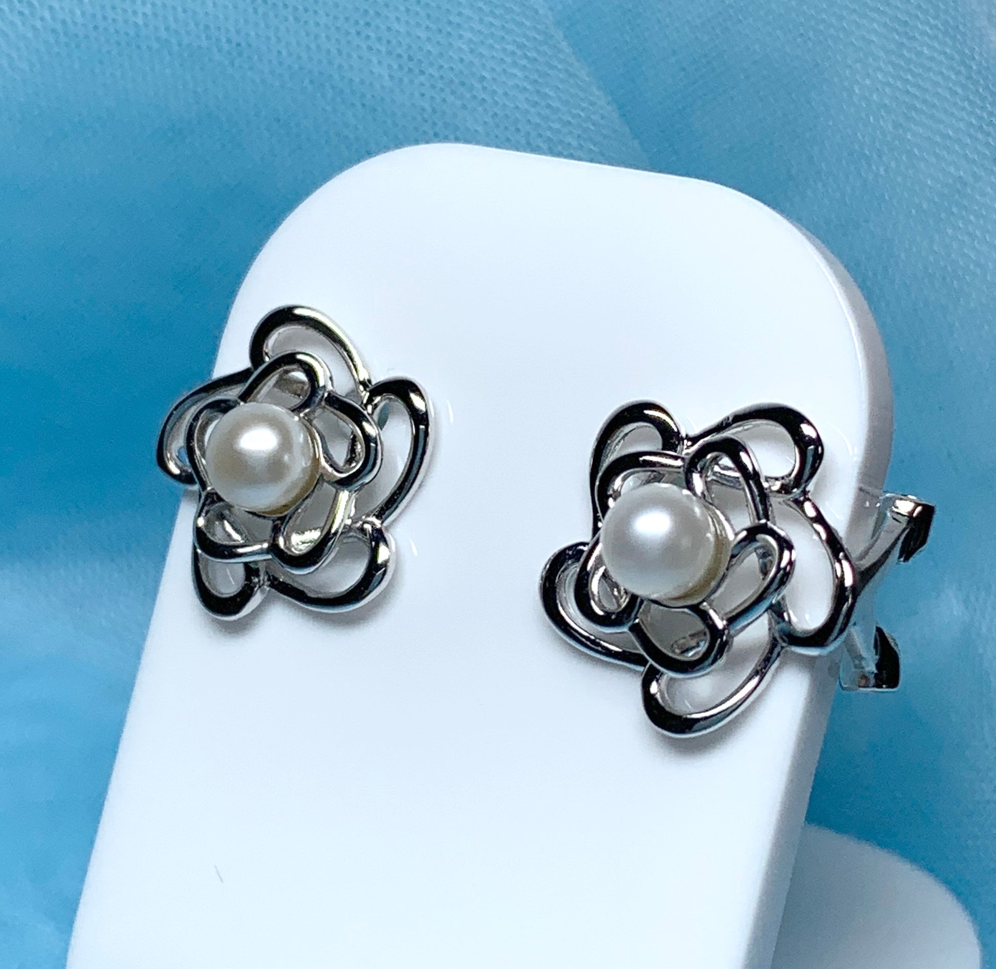 Round flower real freshwater cultured pearl clip on earrings sterling silver