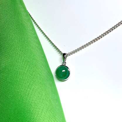 Round green jade white gold necklace