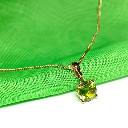 Round peridot yellow gold necklace