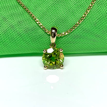 Round peridot yellow gold necklace