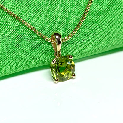 Round peridot yellow gold necklace