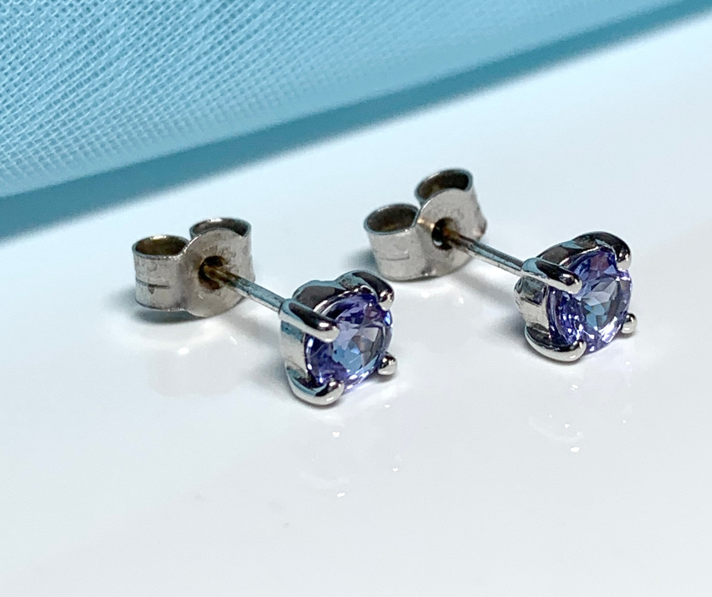 Real tanzanite round white gold round stud earrings