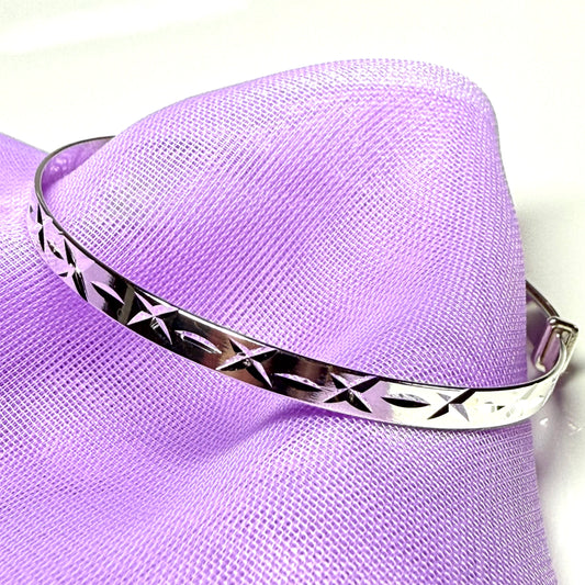Silver Diamond Cut Kiss Large Expanding Bangle