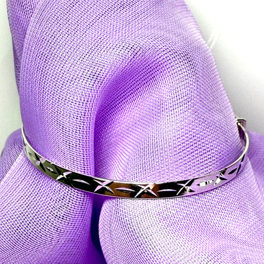 Silver Diamond Cut Kiss Large Expanding Bangle