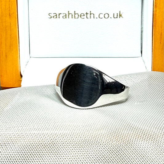 Silver men’s rounded square signet ring