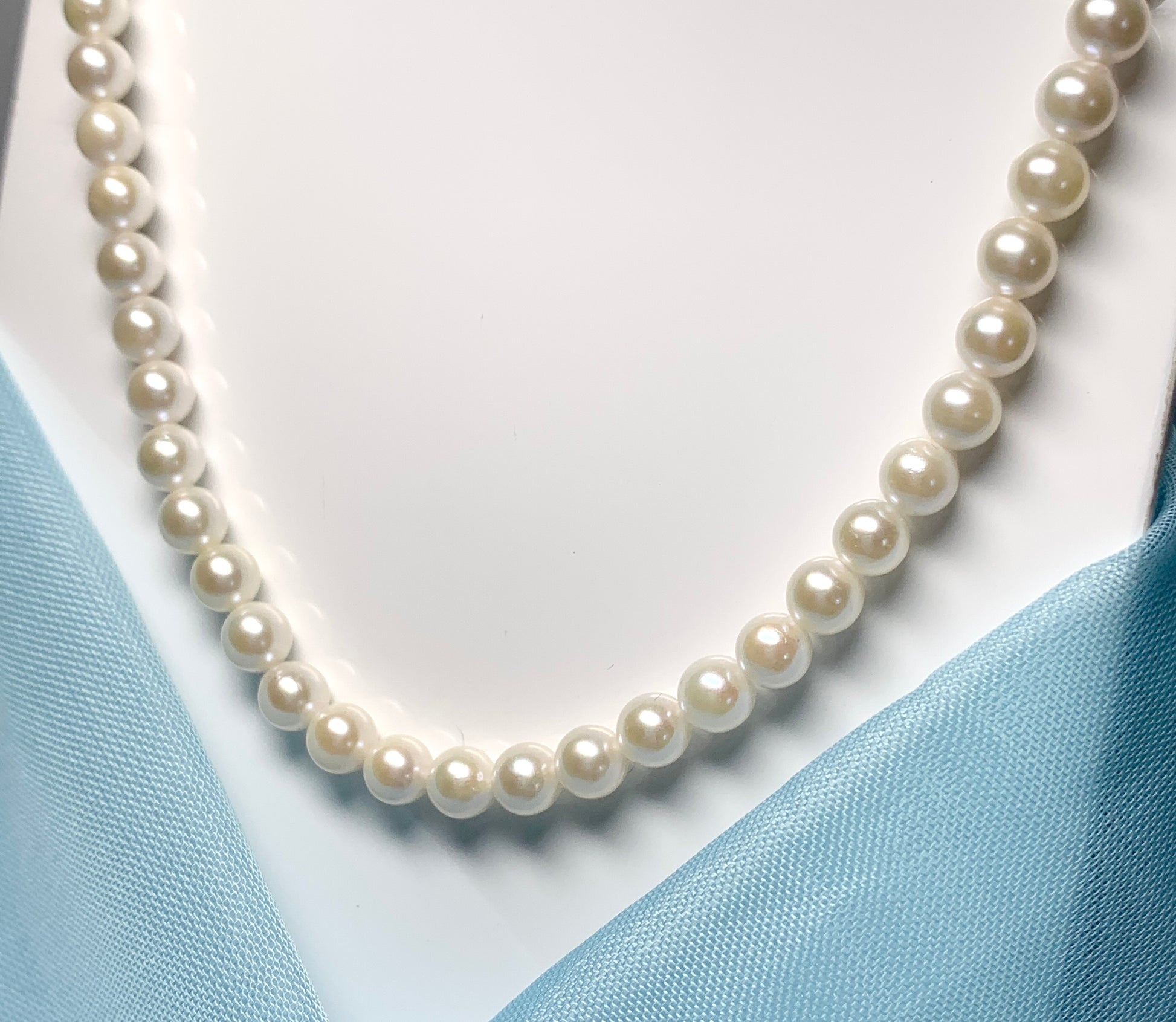 Small cultured pearl single row necklace 4.5 mm