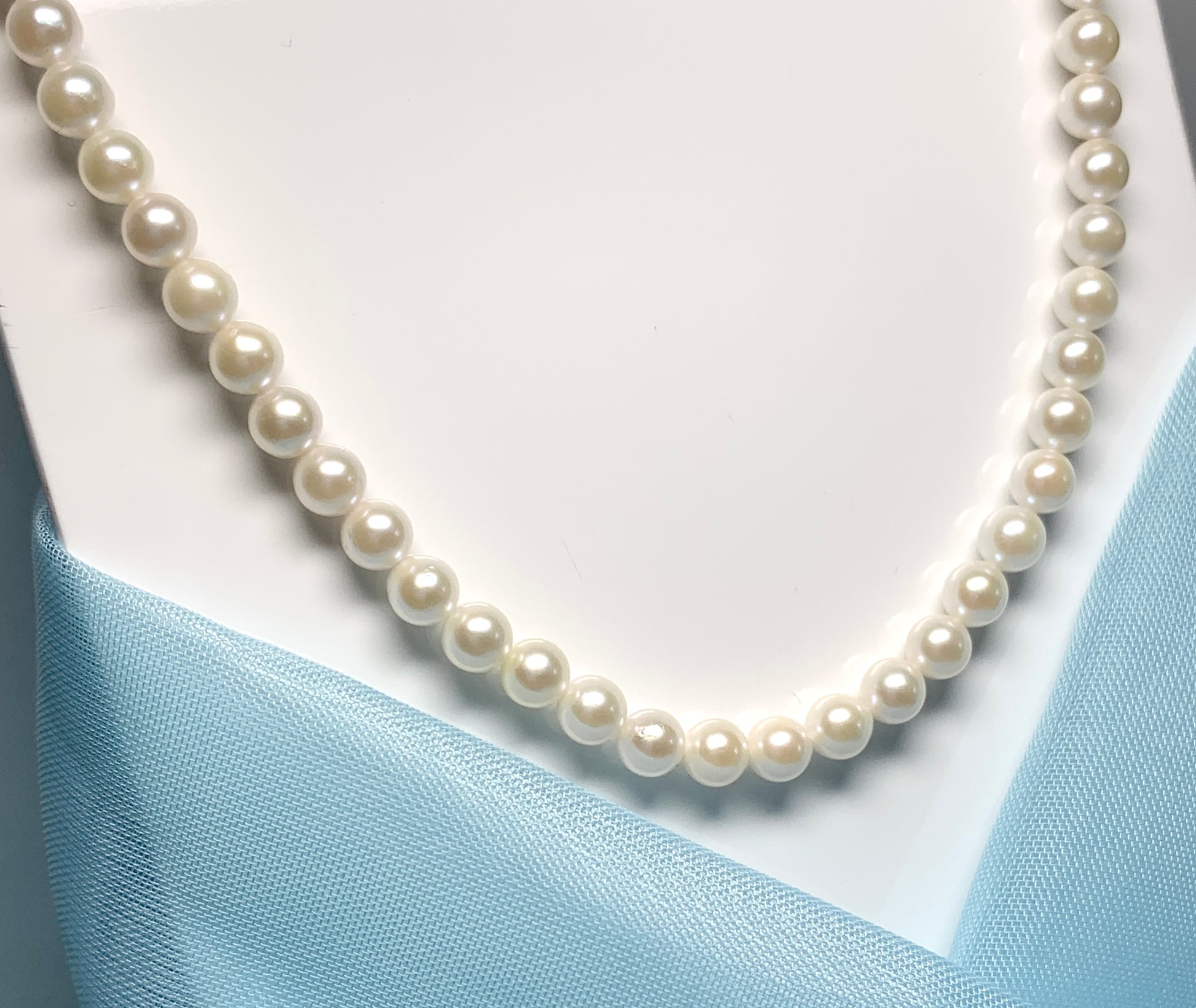 Small cultured pearl single row necklace 4.5 mm