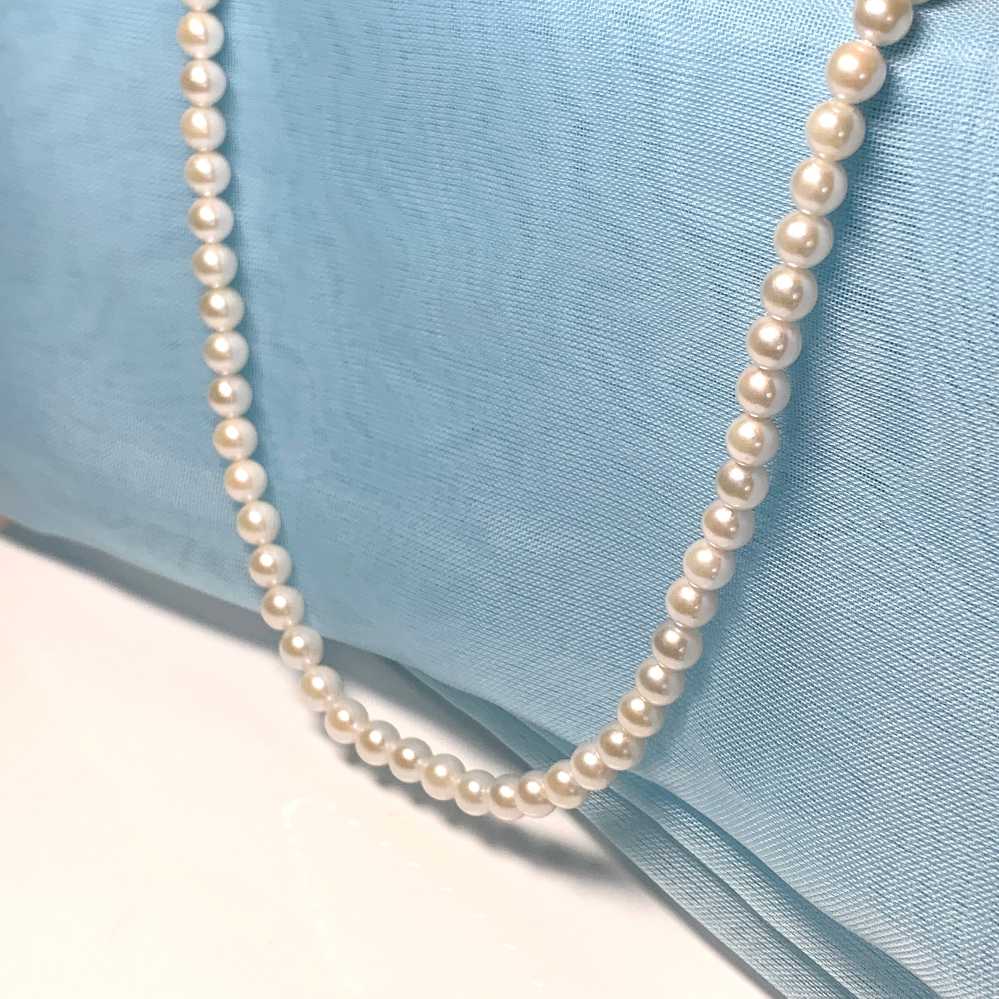 Small cultured pearl single row necklace 4.5 mm