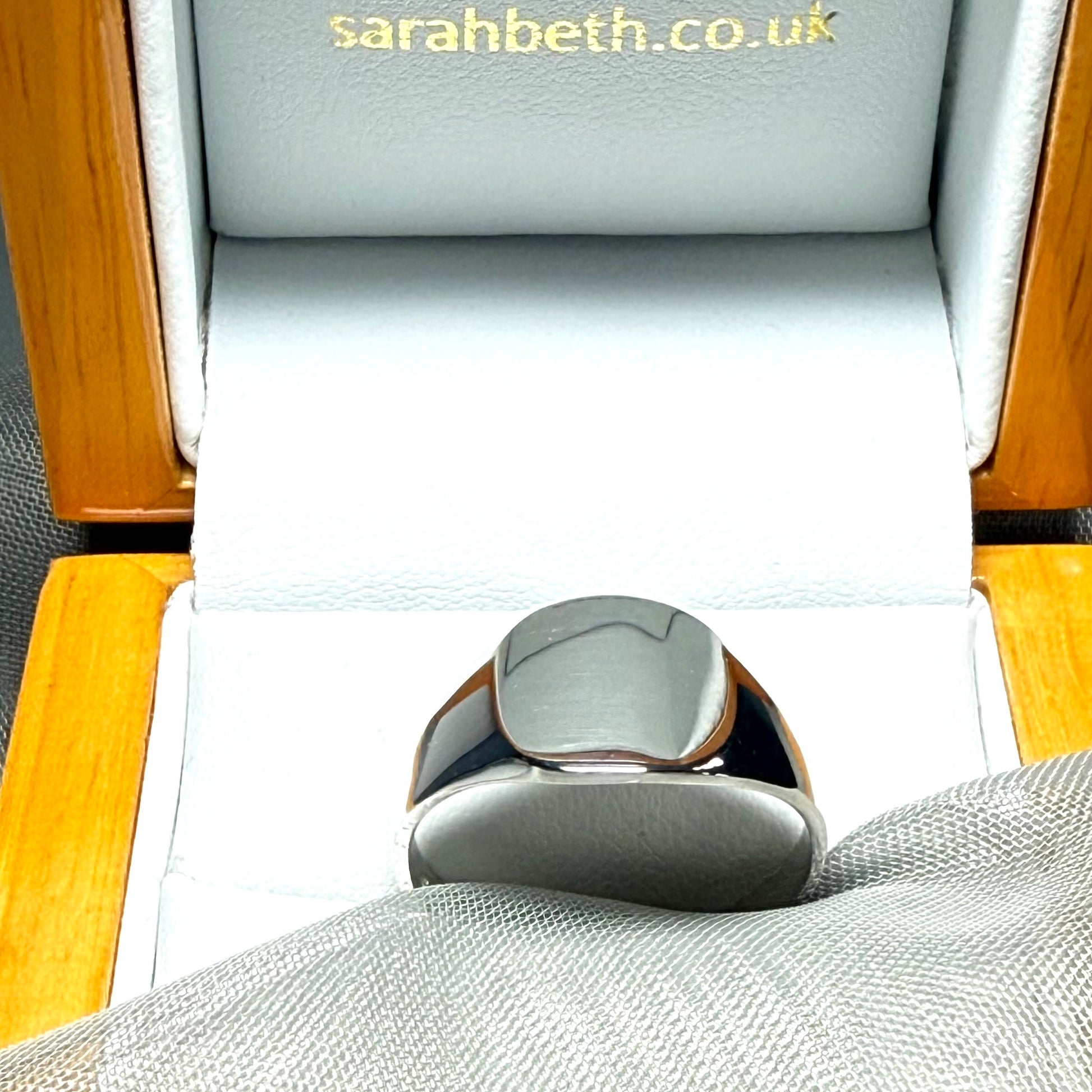 Silver men’s rounded square signet ring