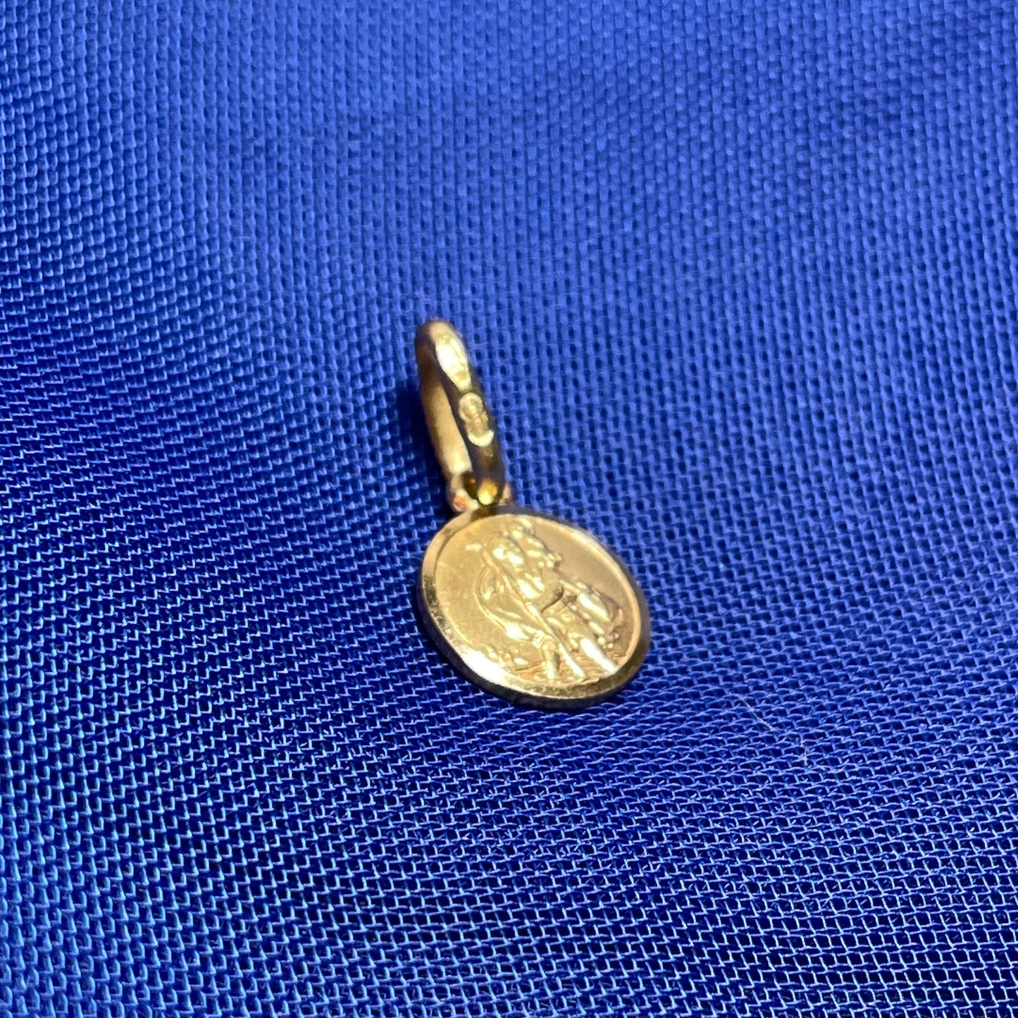 St. Christopher solid really tiny round 9 carat yellow gold 8 mm