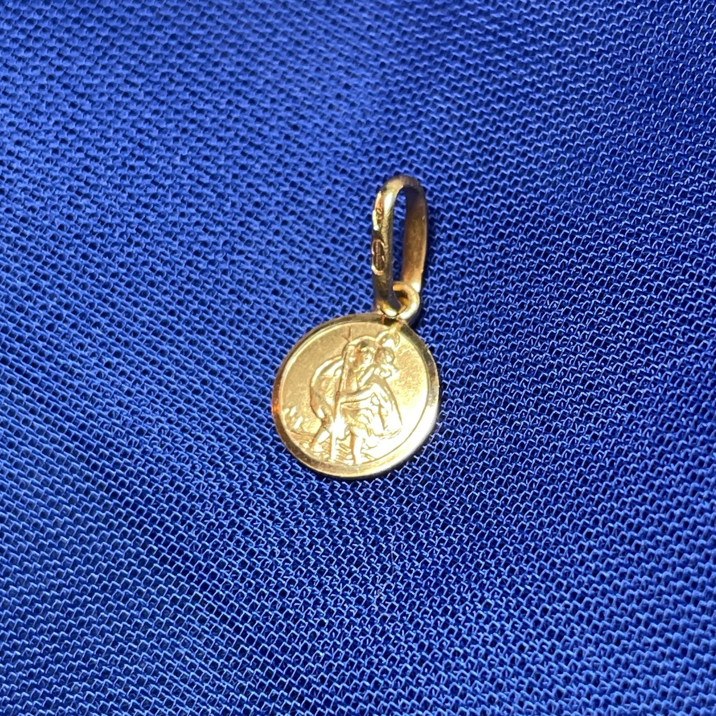 St. Christopher solid really tiny round 9 carat yellow gold 8 mm