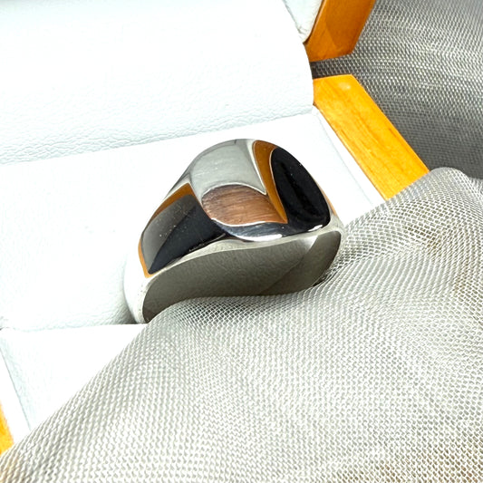 Silver men’s rounded square signet ring